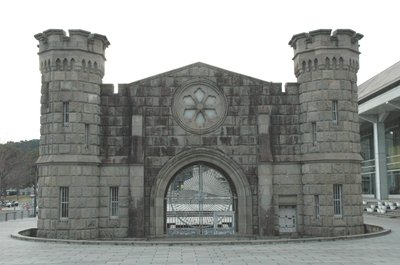 🏛️ 구 가고시마 형무소 정문 (큐-카고시마케-무쇼세-몬)